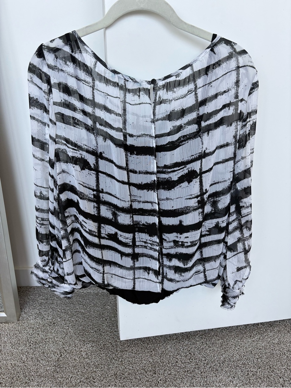 NWT gorgeous Alice + Olivia $275 sheer blouse w/black cami sz L - Picture 2 of 7
